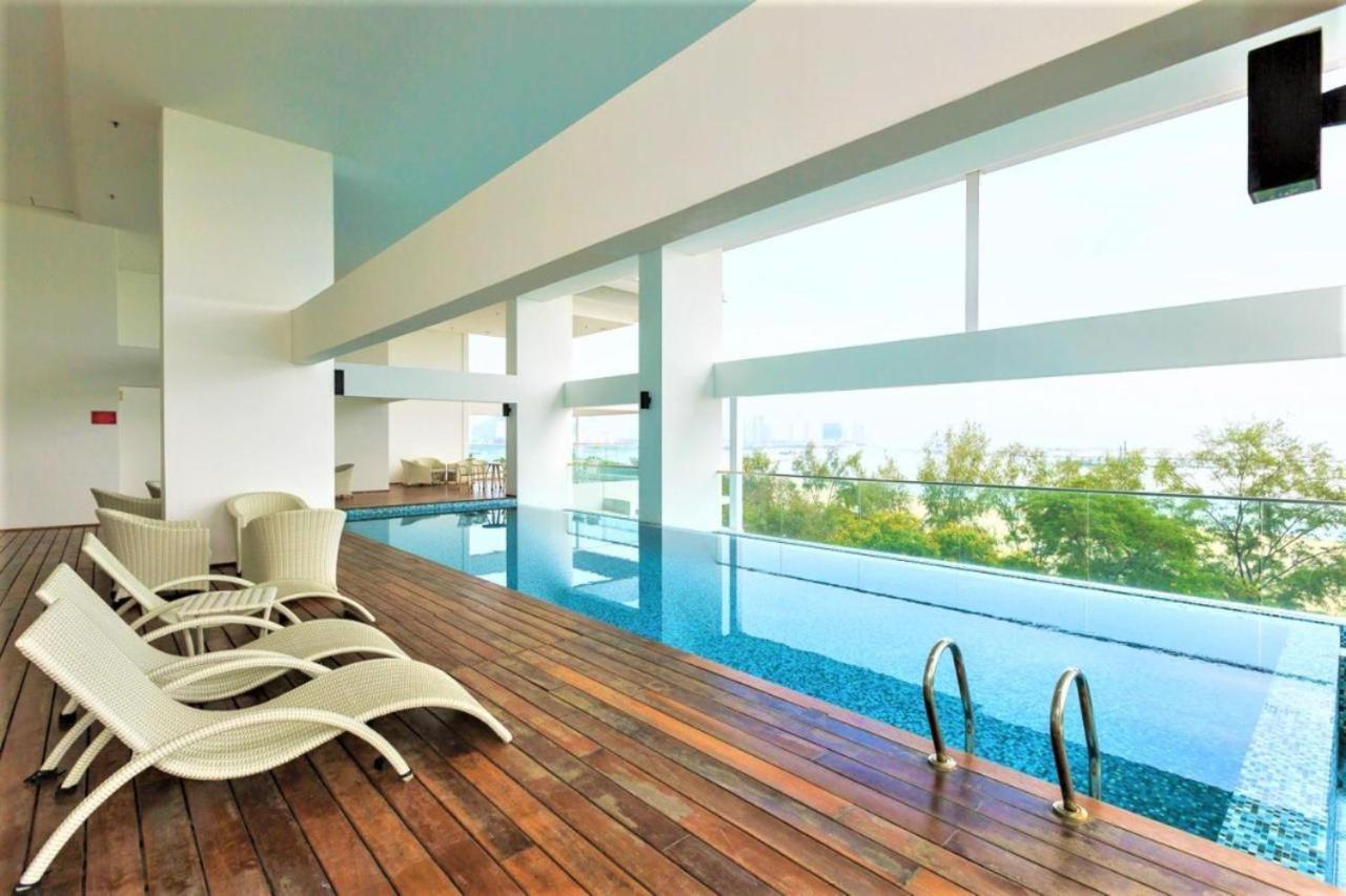 Sunrise Gurney Premium Executive City/Seafront Suite - Penang Джордж Таун Екстериор снимка