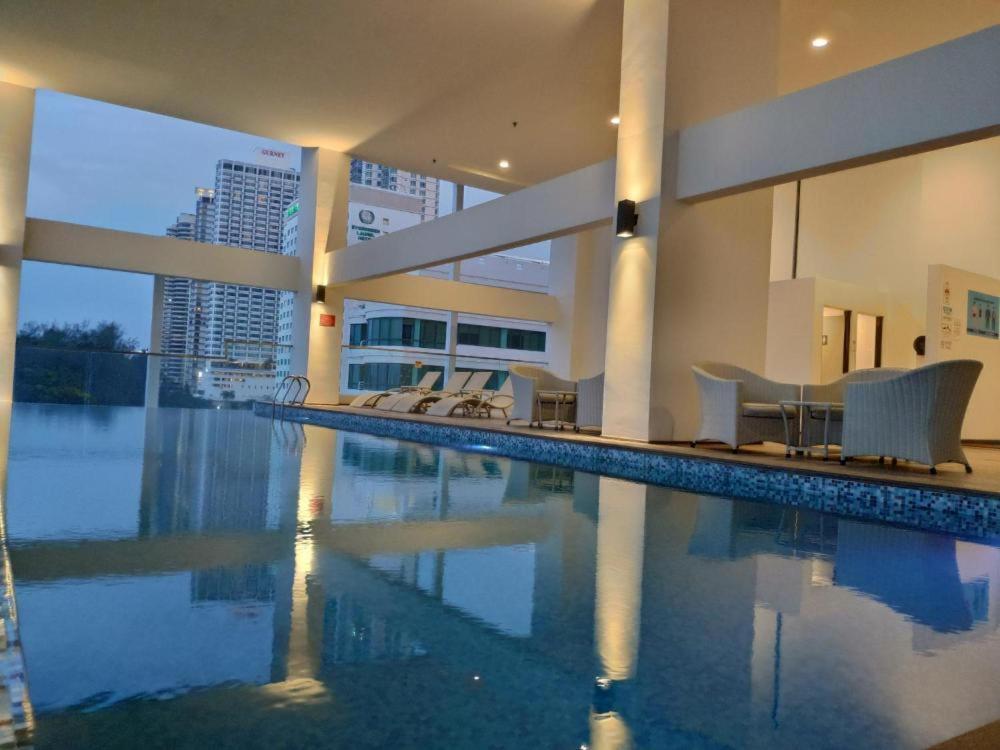 Sunrise Gurney Premium Executive City/Seafront Suite - Penang Джордж Таун Екстериор снимка