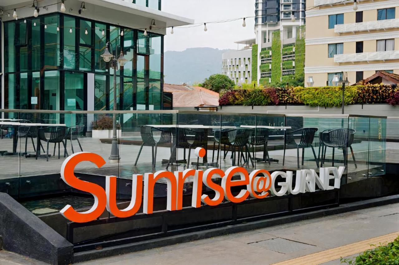 Sunrise Gurney Premium Executive City/Seafront Suite - Penang Джордж Таун Екстериор снимка