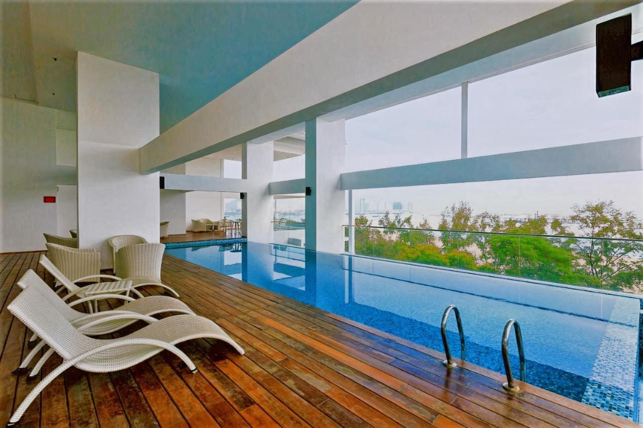 Sunrise Gurney Premium Executive City/Seafront Suite - Penang Джордж Таун Екстериор снимка