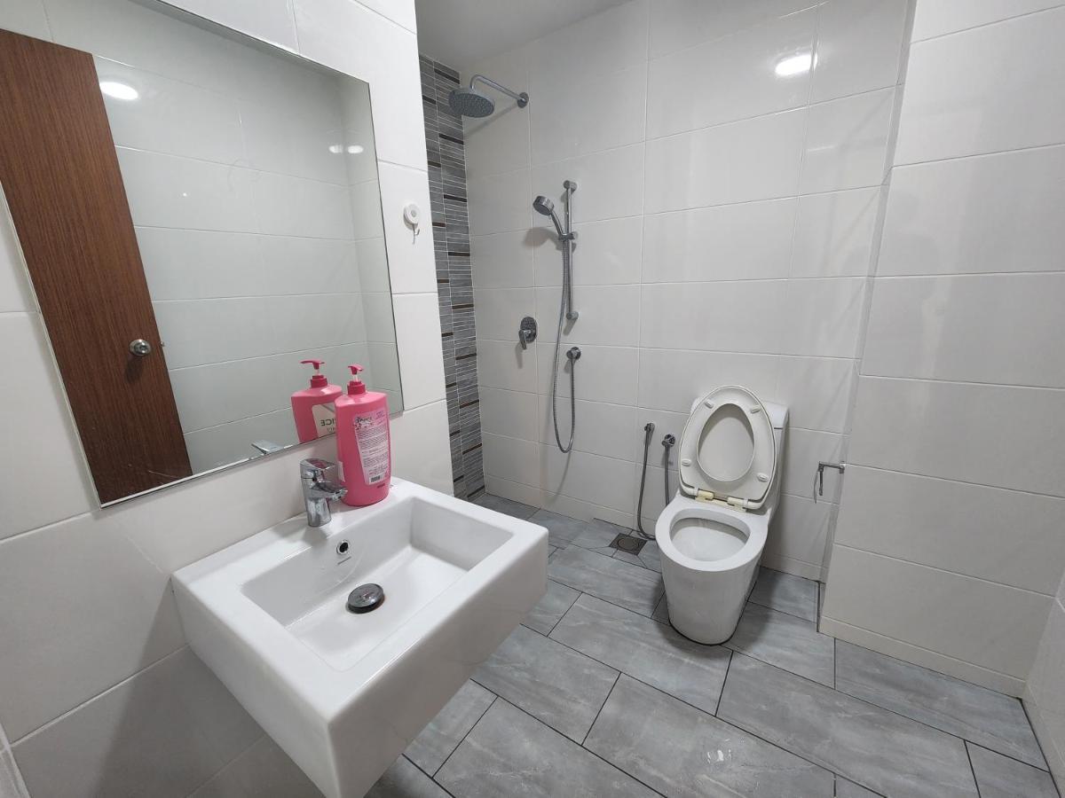 Sunrise Gurney Premium Executive City/Seafront Suite - Penang Джордж Таун Екстериор снимка